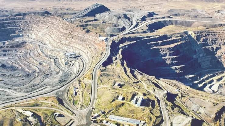 A extinção invisível: por que a dependência de terras raras da China é o maior risco geopolítico e industrial do Brasil